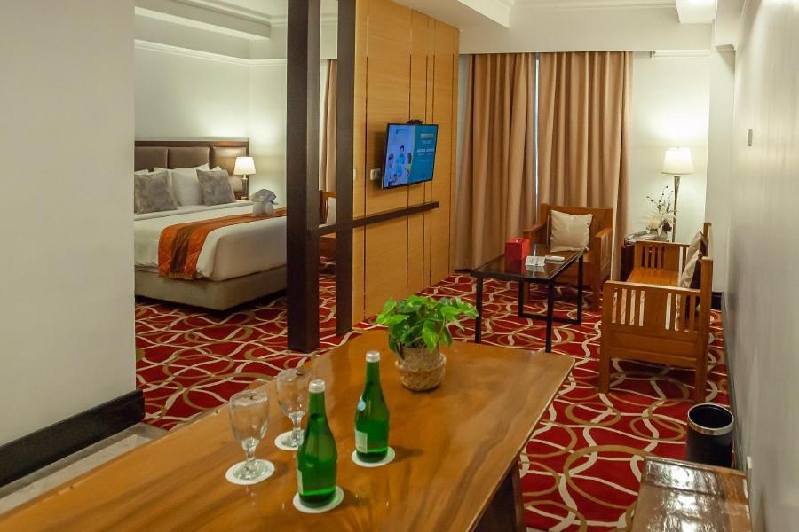 Hotel Grand Q Gorontalo Luaran gambar